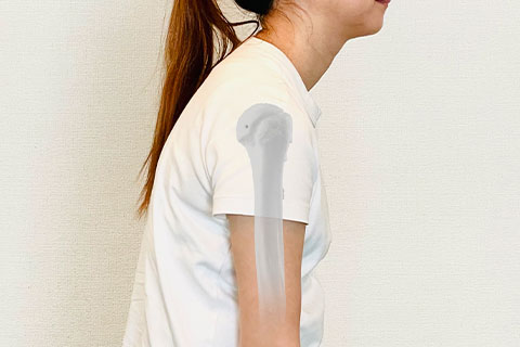 巻き肩のイメージ